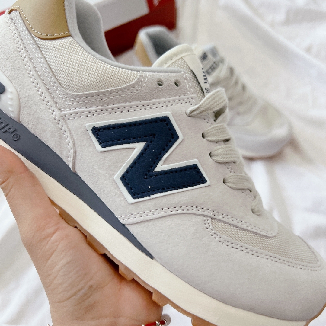 Cận cảnh vẻ đẹp của đôi giày new balance navy
