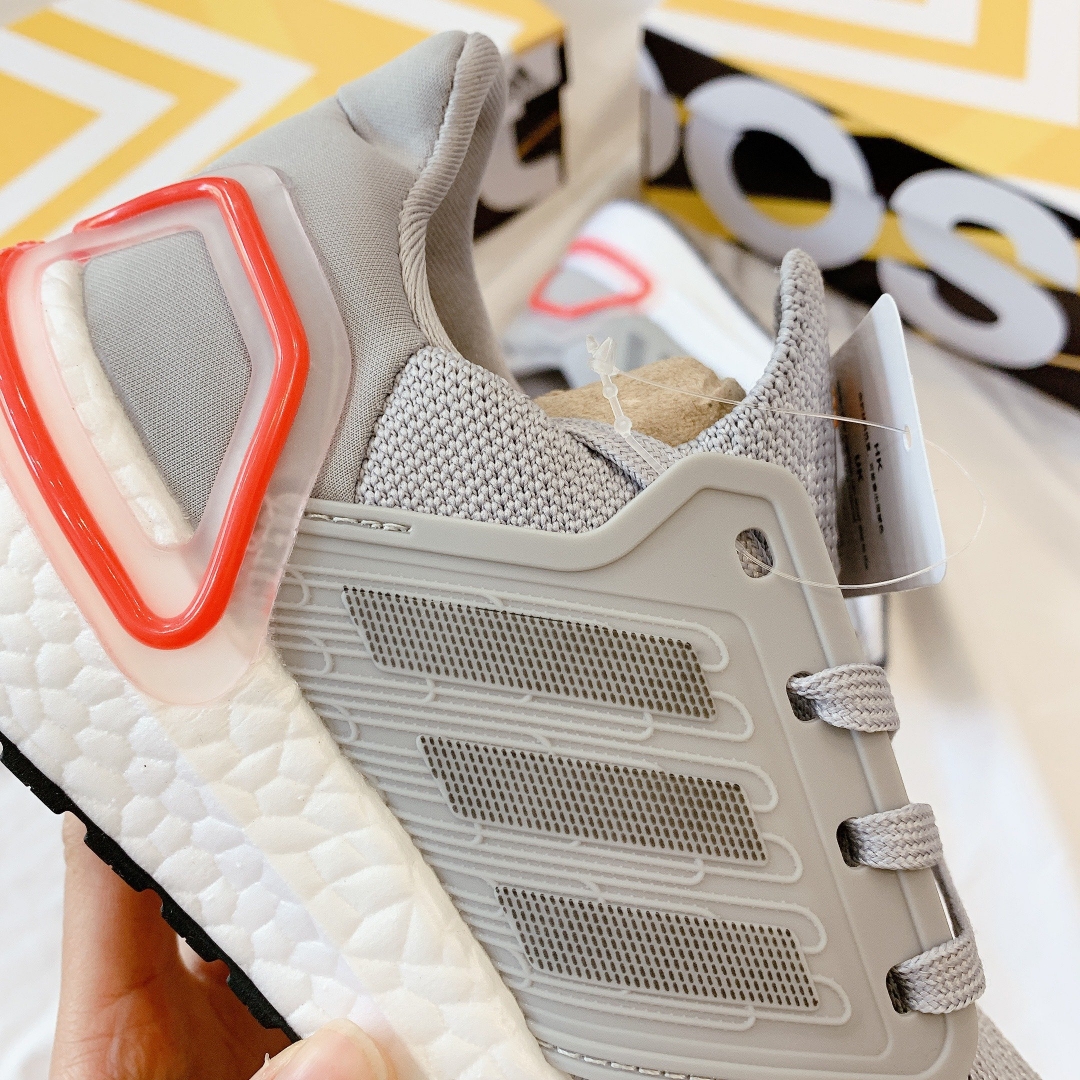 Đây là mẫu giày không kén chọn, luôn phù hợp cho cả đi học, đi làm, đi chơi