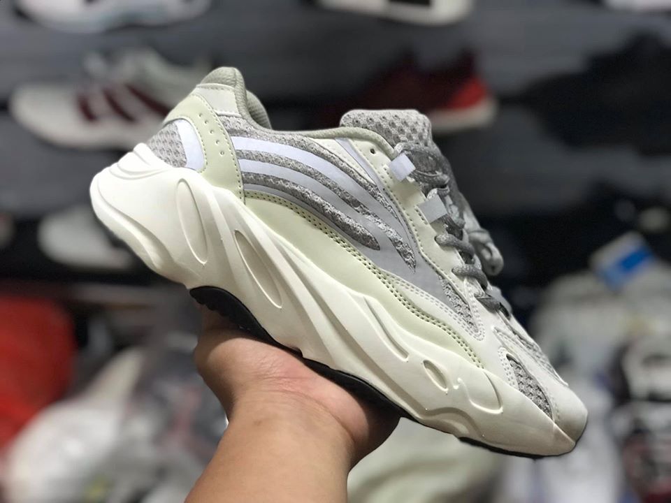 dáng form chuẩn có cả phát quang