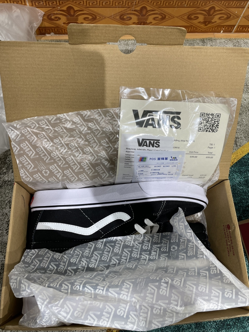 Mua giày sẽ được tặng full phụ kiện nè