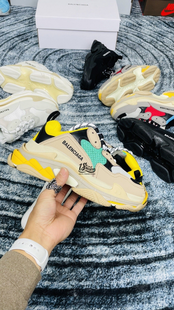 balen Wmns Triple S Trainer ‘White