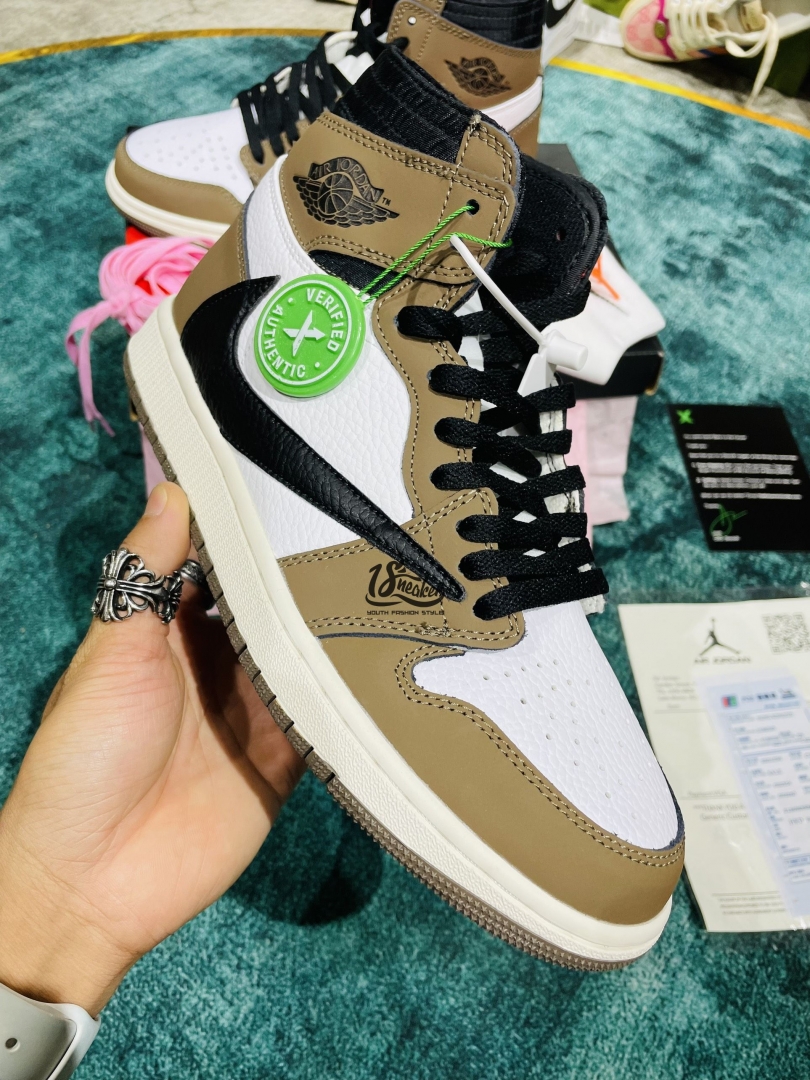 Giày Nike Air Jordan 1 Travis Scott xu hướng 2022