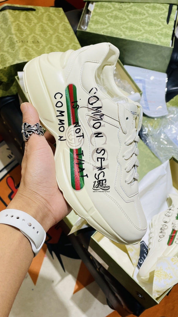 Trên ảnh em giày này không quá đẹp, nhưng khi trải nhiệm thực tế trên tay em nó sẽ cực đẹp nha các bạn.