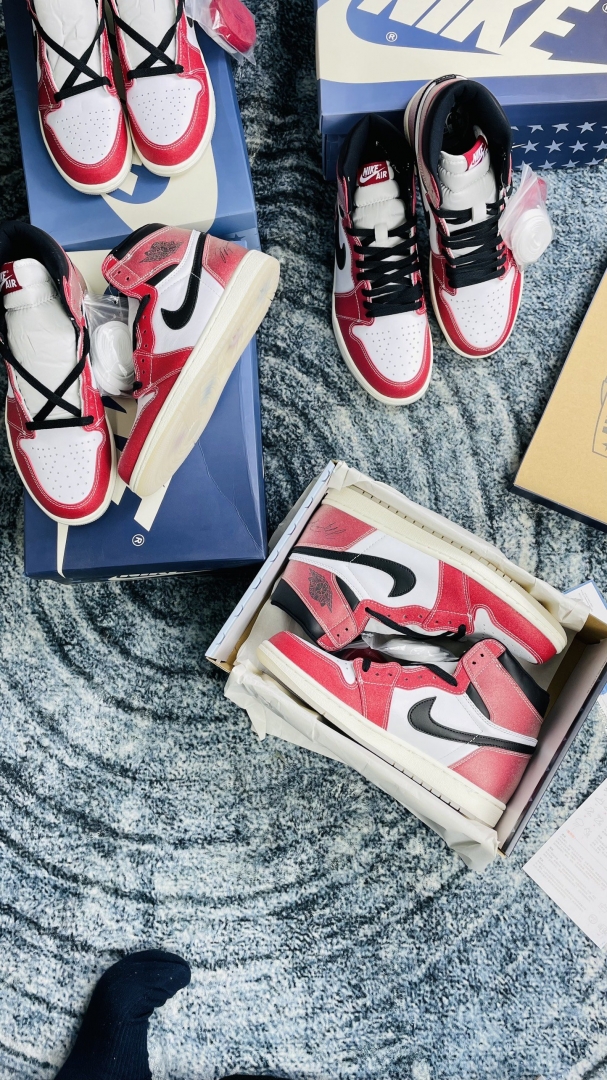 bộ sưu tập giày sneaker cổ cao