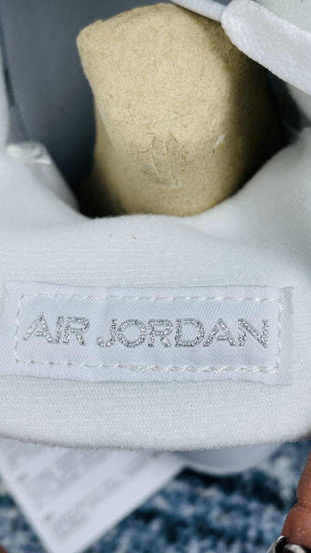 Lưỡi g&agrave; được th&ecirc;u air jodran huyền thoại