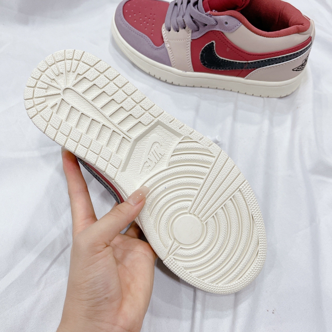 Đế giày NIKE JORDAN 1 Low Canyon Rust được làm từ cao su kết hợp công nghệ AIR