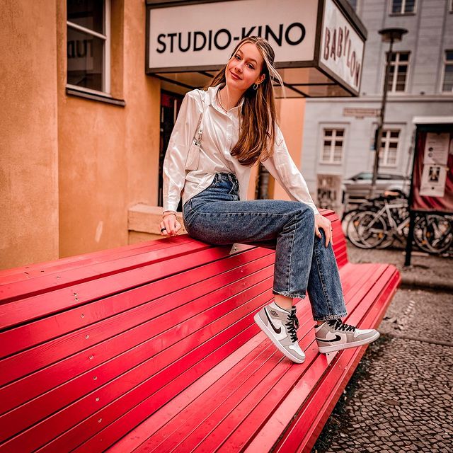 Phố đồ với Nike Air Jordan 1 Mid Light Smoke Grey