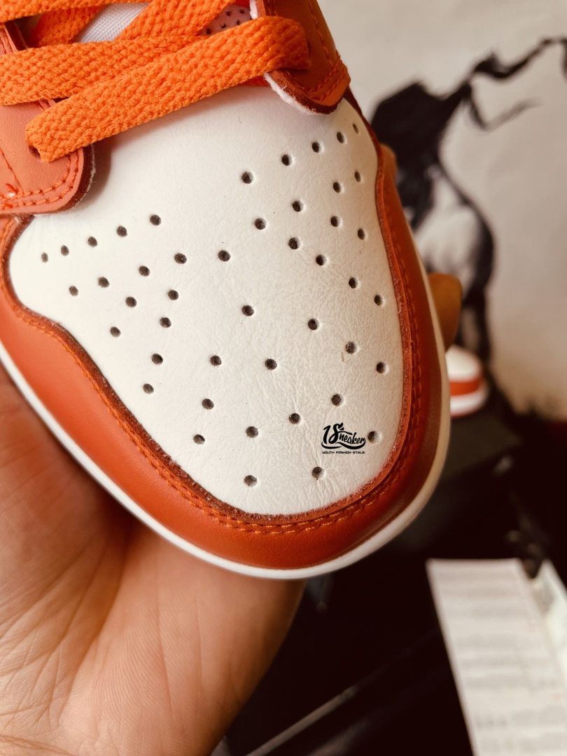 Thiết kế đảm bảo sự thông thoáng cho đôi giày với những lỗ nhỏ li ti