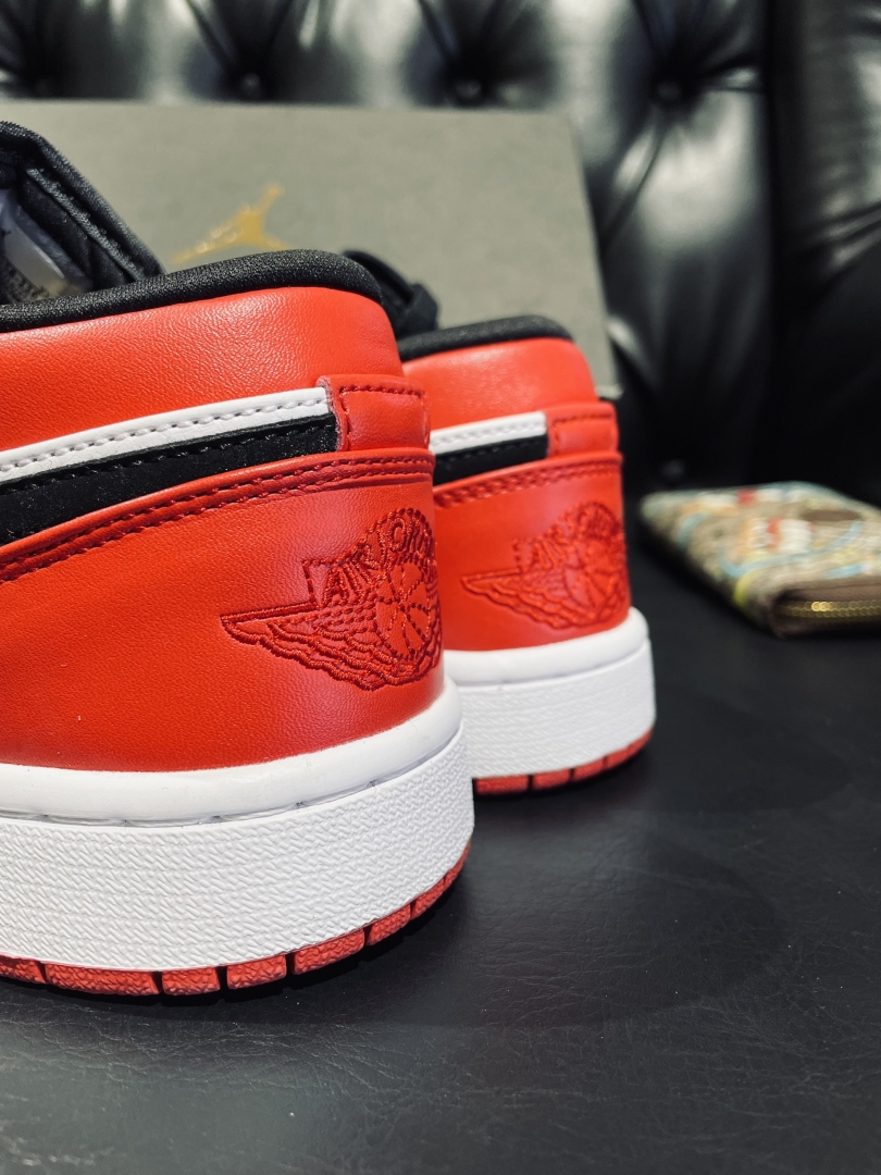 Chụp cận cảnh để mọi người có thể tham khảo chi tiết những đường chỉ may tận 2 lớp nên rất bền