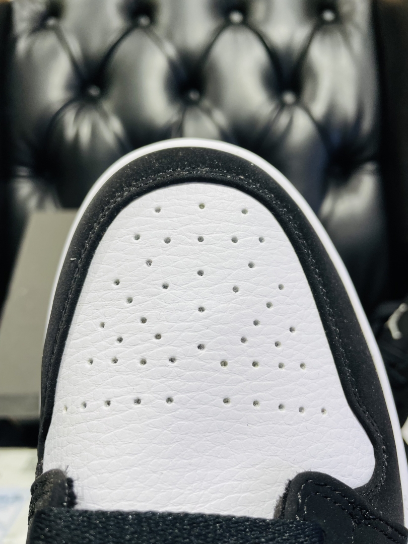 Phần mũi rất êm và thoáng bởi có những lỗ khí nhỏ