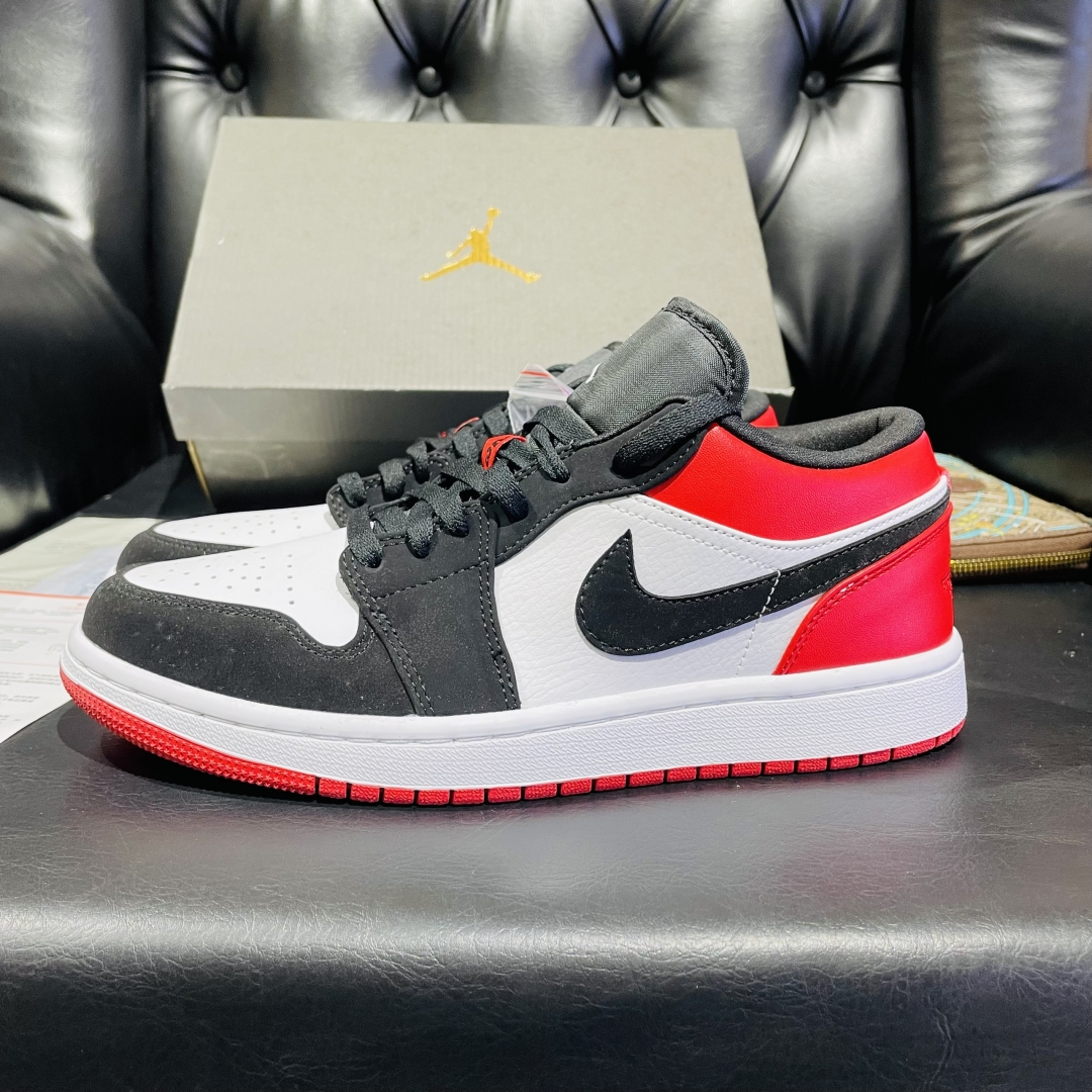 Phía bên hông nhìn dáng form càng đẹp 