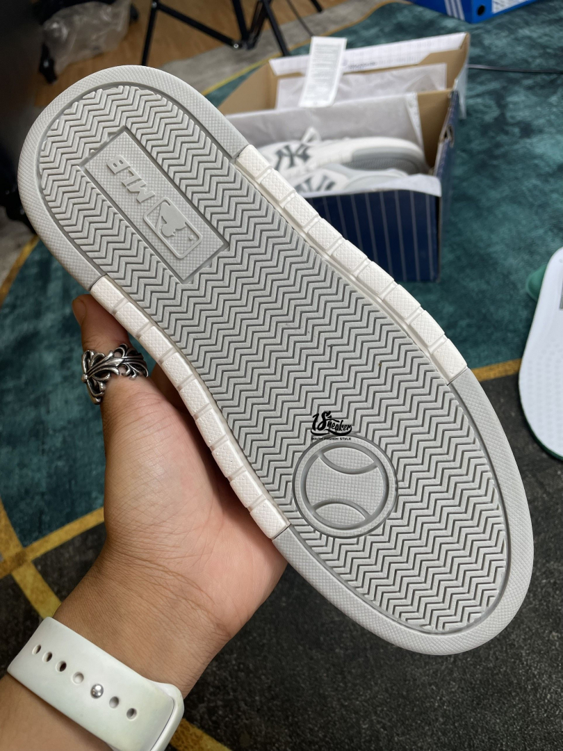 Đế cao su đảm bảo độ an to&agrave;n cho người d&ugrave;ng v&agrave; thoải m&aacute;i nhất c&oacute; thể