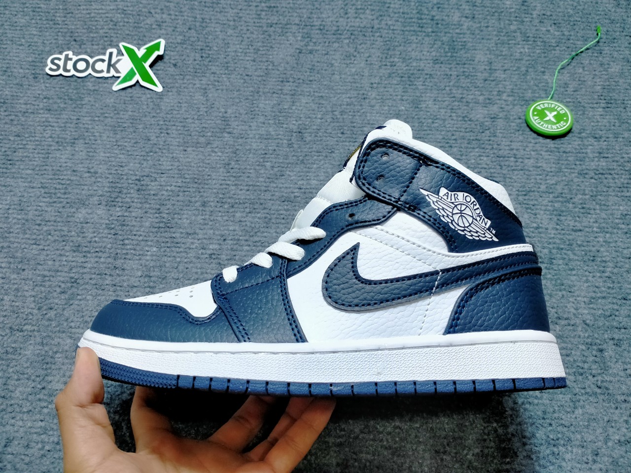 giày thể thao jordan high metallic được nhiều bạn săn đón