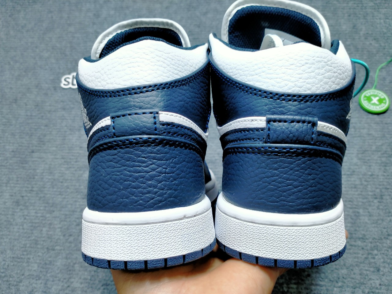 Jordan 1 mid white metallic gold obsidian