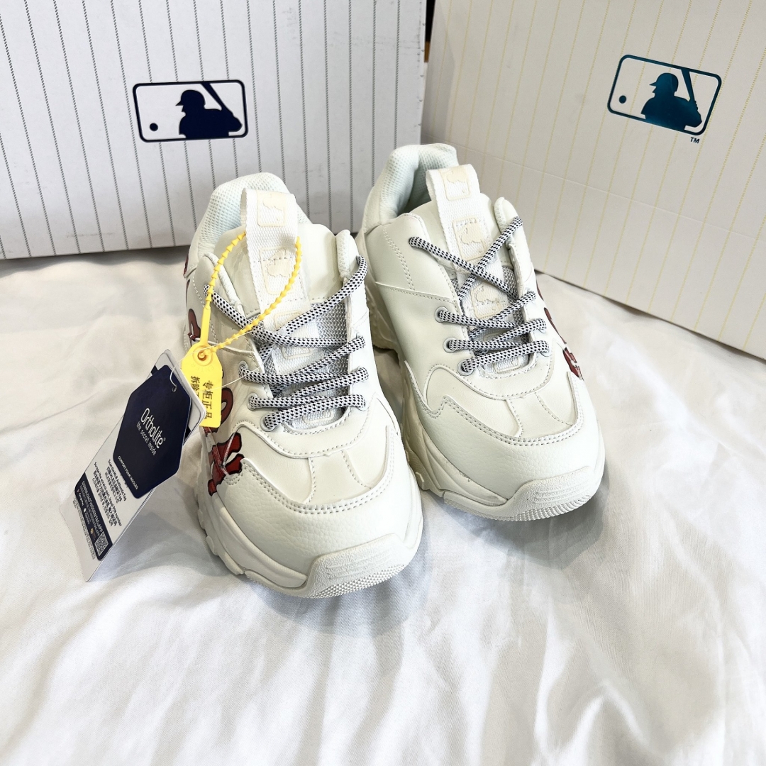 Cận cảnh mặt trước của đôi mlb big ball cực chất