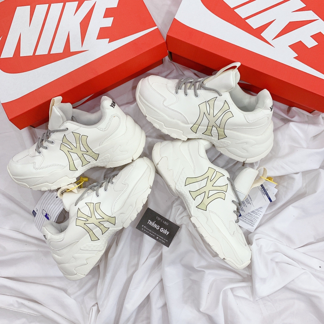 Mlb NY chữ vàng là mẫu giày được rất nhiều bạn săn đón