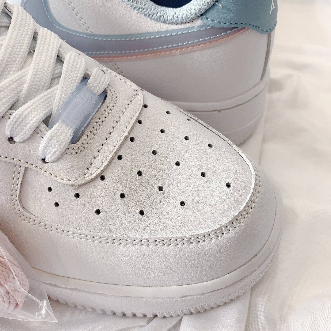 Những lỗ khí nhỏ giúp giày thông thoáng không còn bí bách