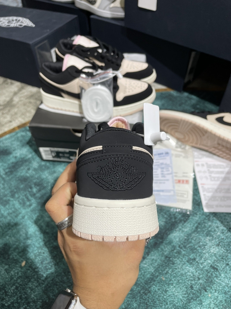 Logo của em nike cổ thấp guava ice