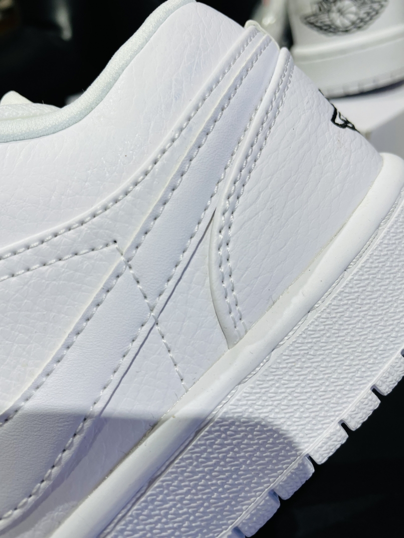 Cận cảnh với những đường chỉ tỉ mỉ và tinh tế