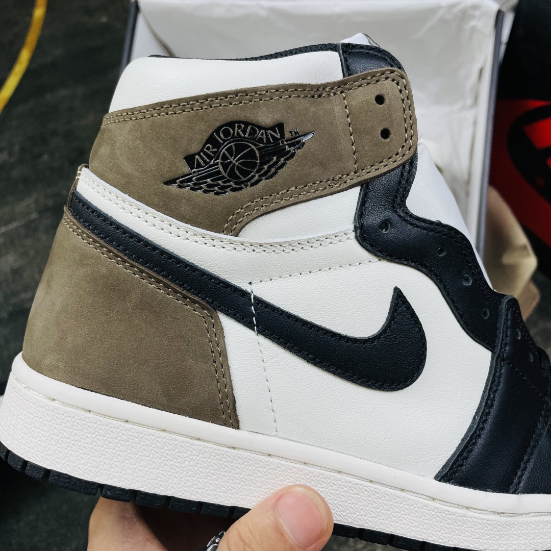 Cận cảnh từng đường chỉ tỉ mỉ