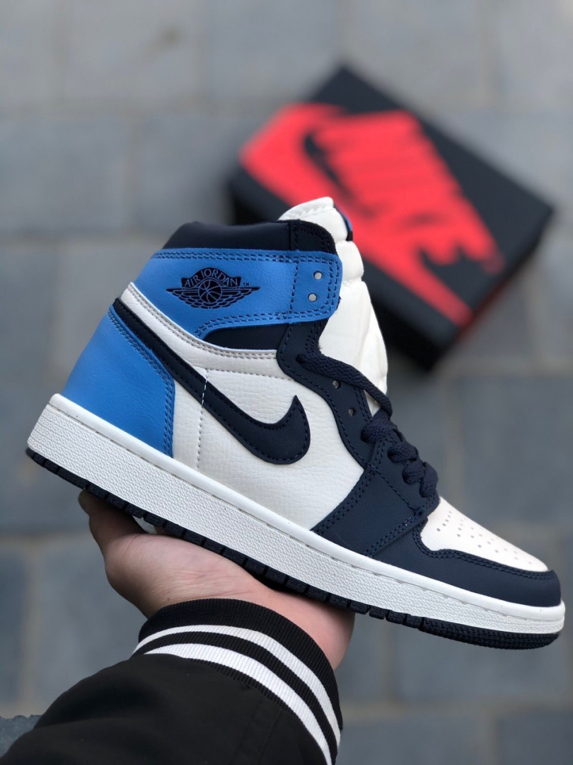 nike air Jordan 1 retro high obsidian unc màu xanh nên có trong tủ giày