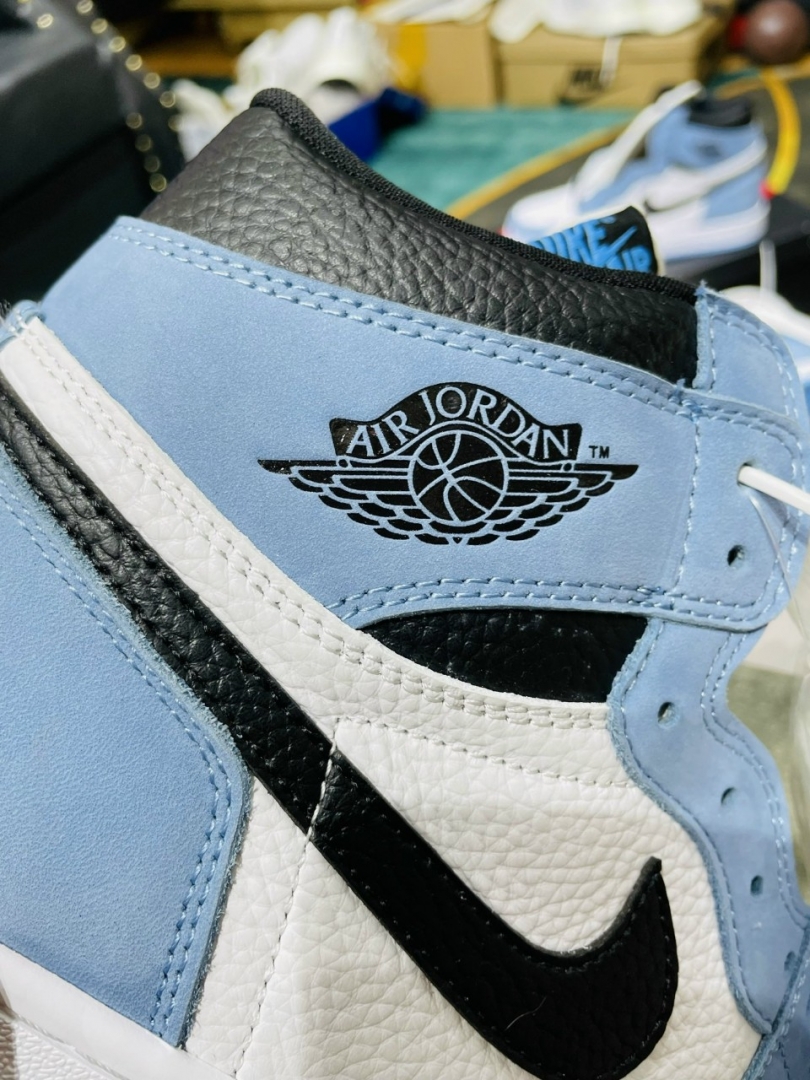 Cận cảnh vẻ đẹp của jordan xanh cổ cao