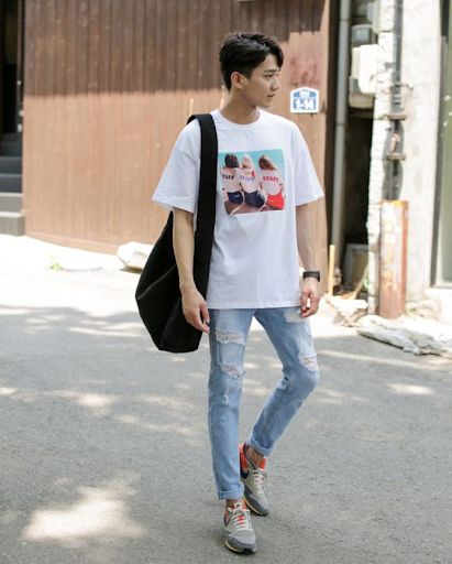 Phối đồ với &aacute;o thun tay lỡ nam với quần jeans