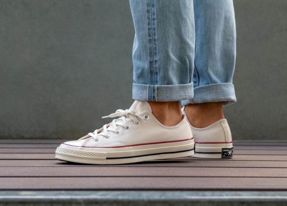 Phối đồ với giày Converse 1970s màu kem cho nam