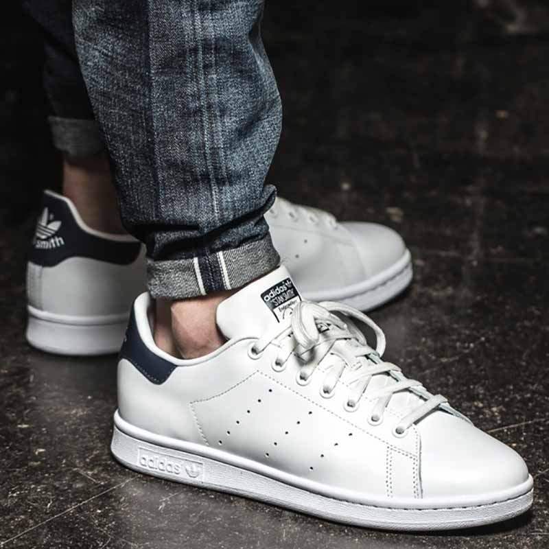 Stan Smith trắng phối đồ với quần jeans