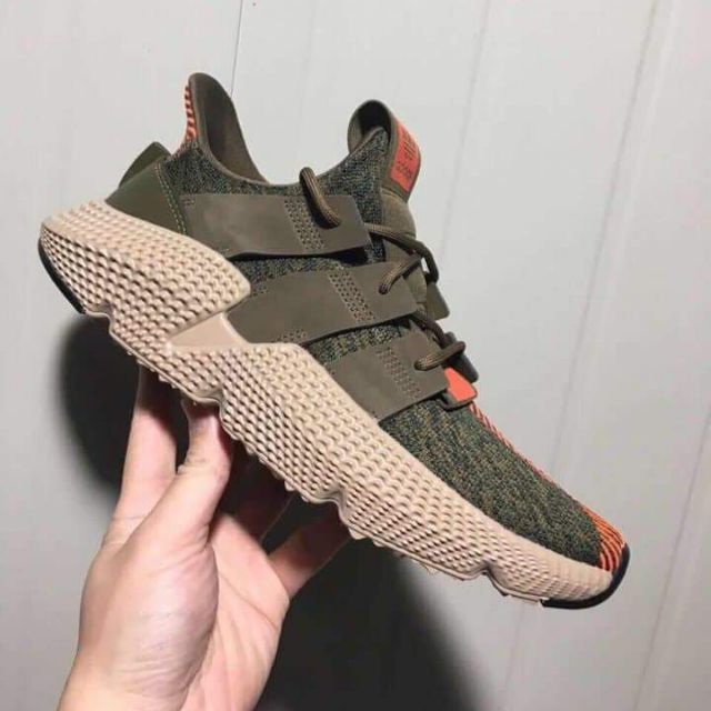 Phần Upper của đ&ocirc;i gi&agrave;y Prophere xanh r&ecirc;u