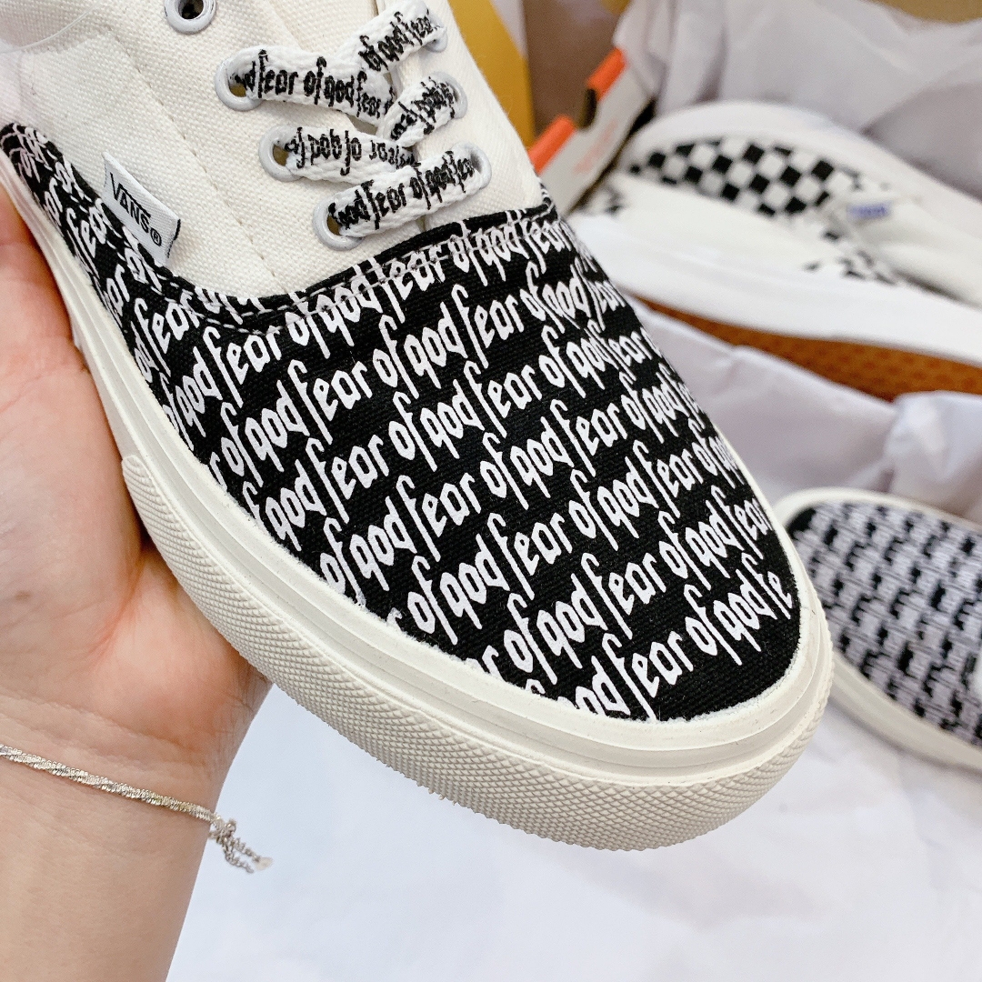 Hoạt tiế tr&ecirc;n d&acirc;y cũng như ở phần mũi gi&agrave;y l&agrave;m cho đ&ocirc;i gi&agrave;y được đồng bộ hơn