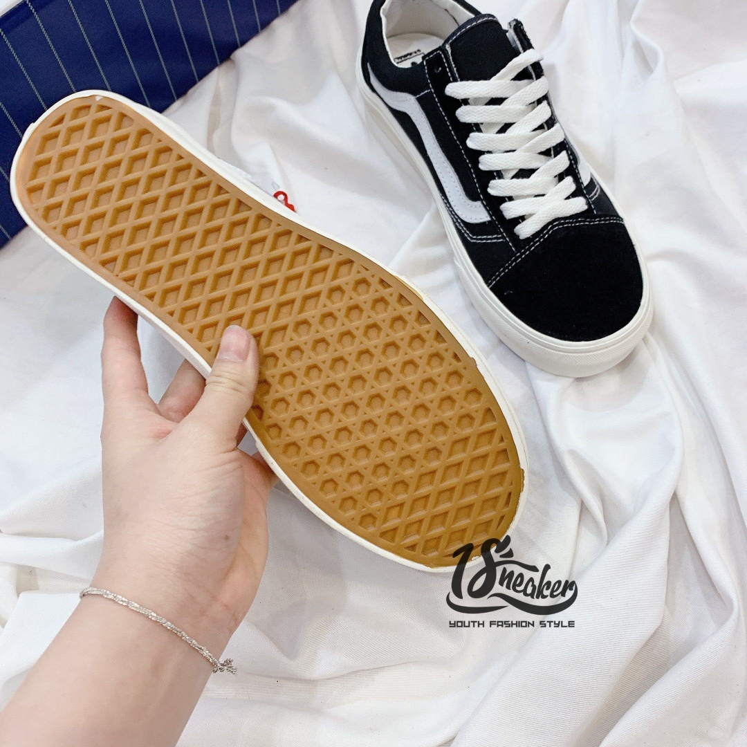 Vans luôn sử dụng đế cao su nguyên chất khi kết hợp với vans đen rất đẹp