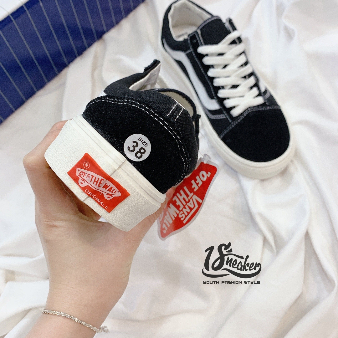 Vans là đễ cũ, đôi giày Vans đen có logo màu đỏ cực chất