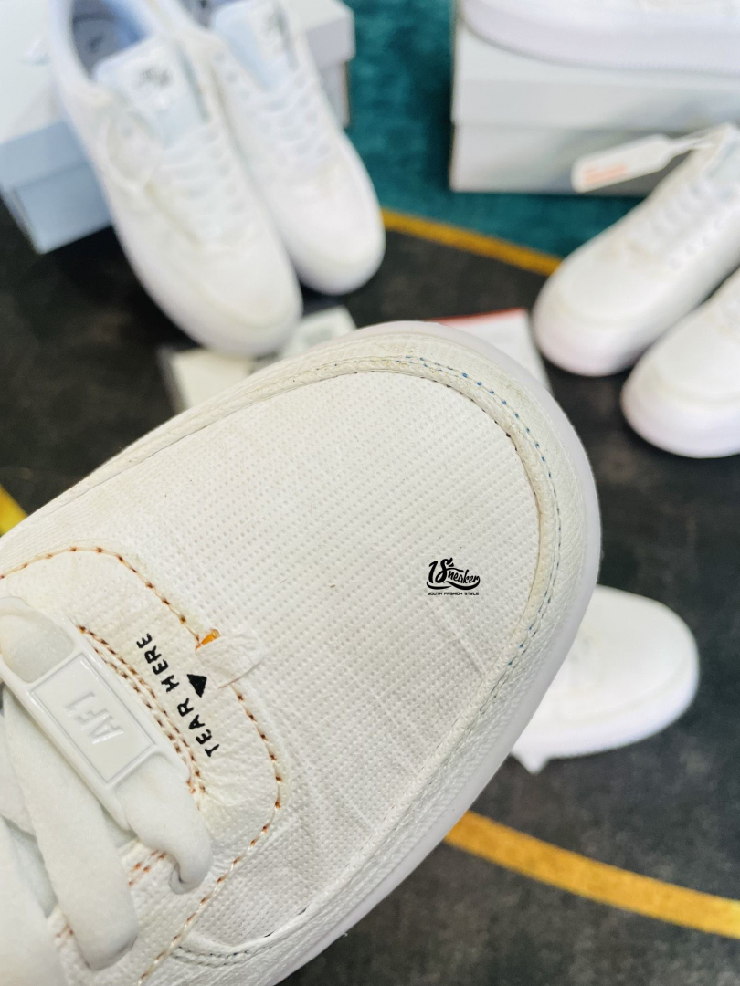 Thiết kế đôi giày phù hợp cho đi chơi- đi học và dành cho cả nam lẫn nữ nhé